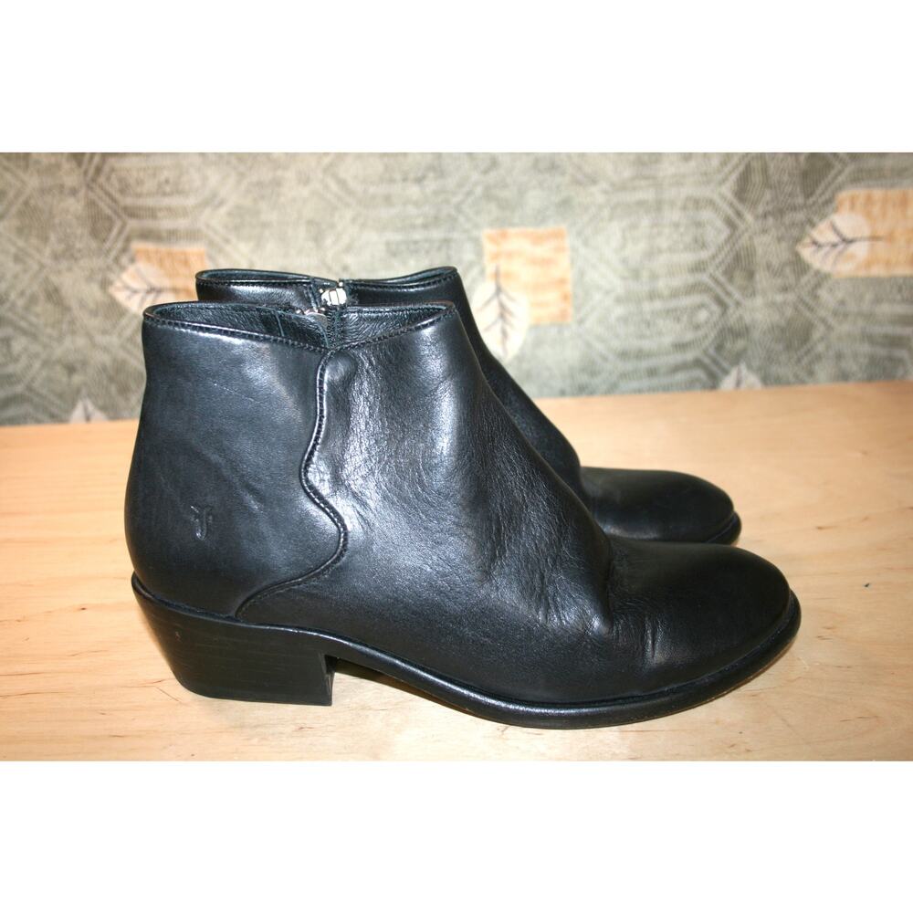 Frye Carson Piping Black Leather Zip Booties 6 M